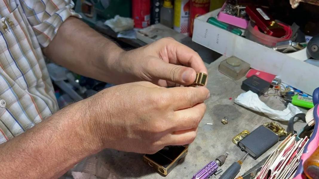 Hatay’da “Çakmak Doktoru”: 2 Metrekarelik Dükkanda 40 Yıllık Ustalık! 5