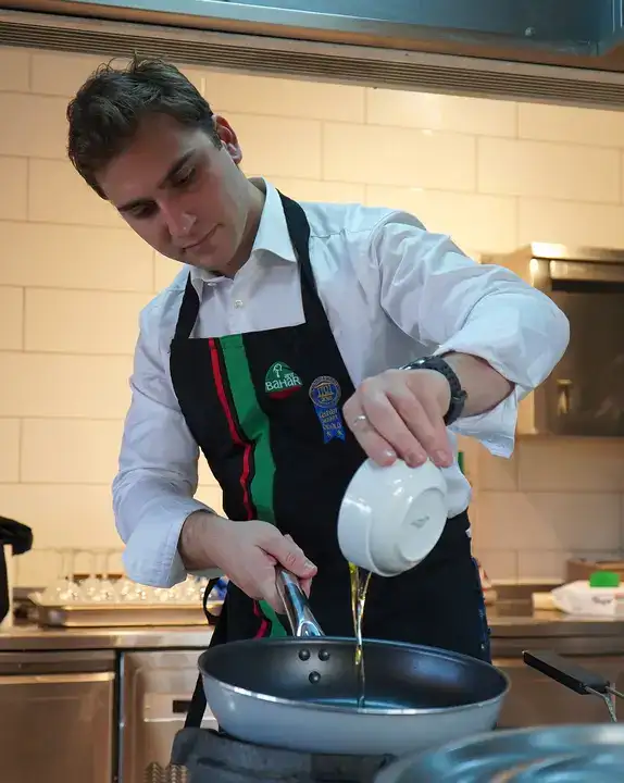 Yılbaşı Sofralarının Klasiği: Hindi Pişirmenin Püf Noktaları 3