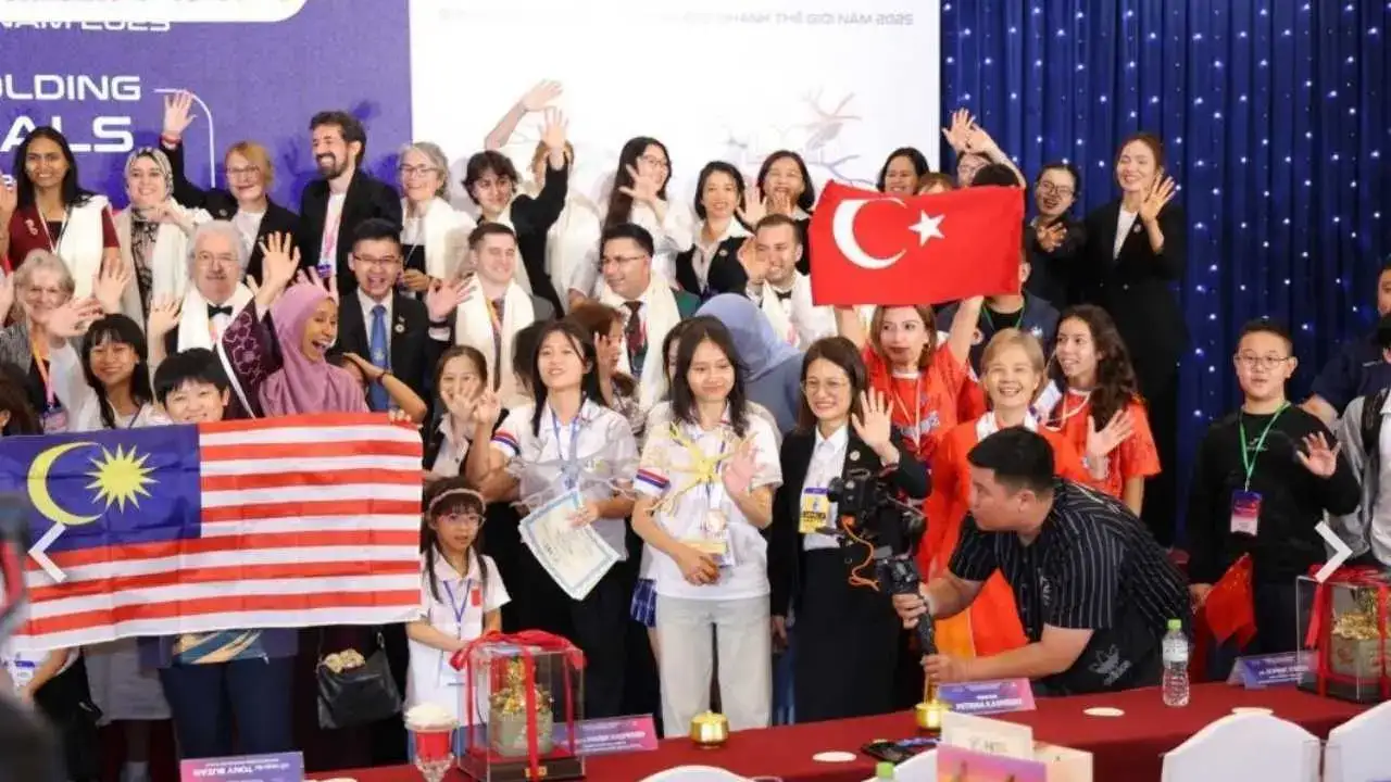 Adanalı Anne Kız Vietnam’dan Dünya Şampiyonu Olarak Döndü! 5