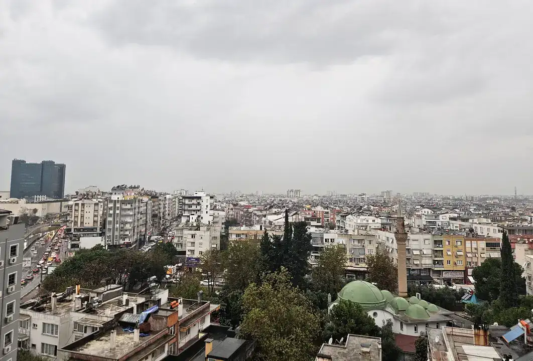 Antalya'nın Gündüzü Geceye Döndü: Sağanak Etkili Oldu 13