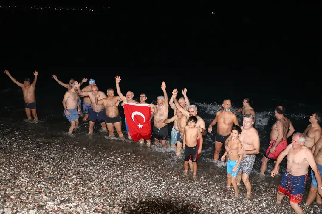 Antalya’da 2026 Yılını Denizde Karşıladılar 8