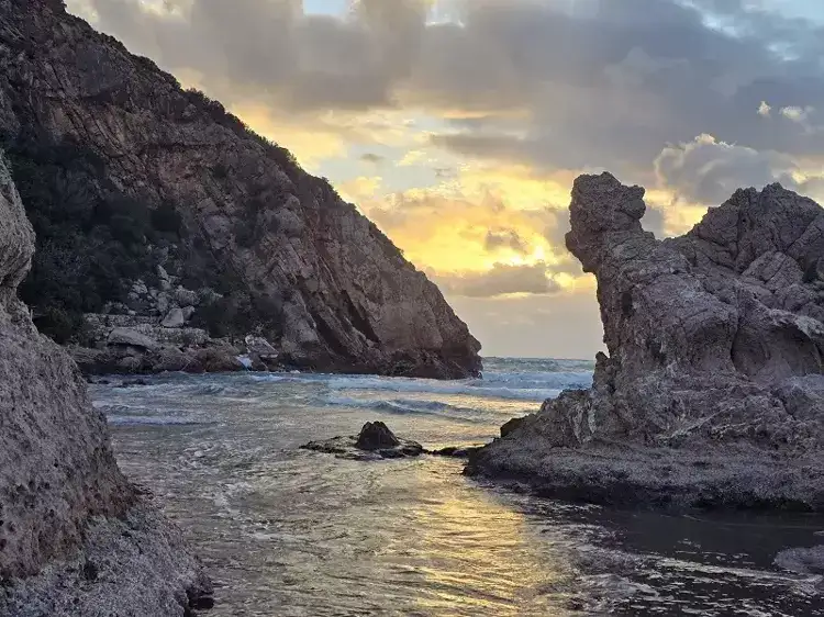 Hatay'da Büyüleyici Gün Batımı! Sahil Altın Rengine Boyandı 1