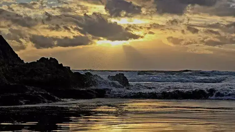 Hatay'da Büyüleyici Gün Batımı! Sahil Altın Rengine Boyandı 4