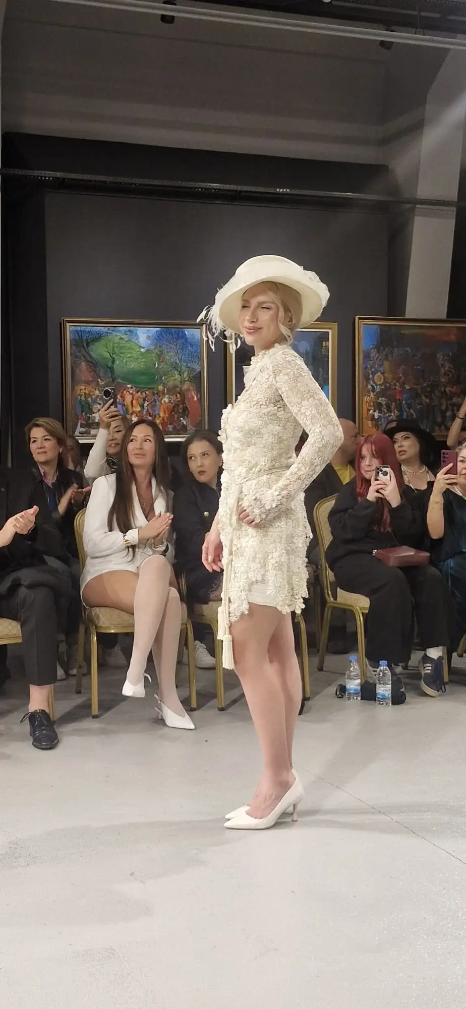 Antalya’da Şapkalı Kadınlar Cumhuriyet Ruhuyla Sahneye Çıktı 1