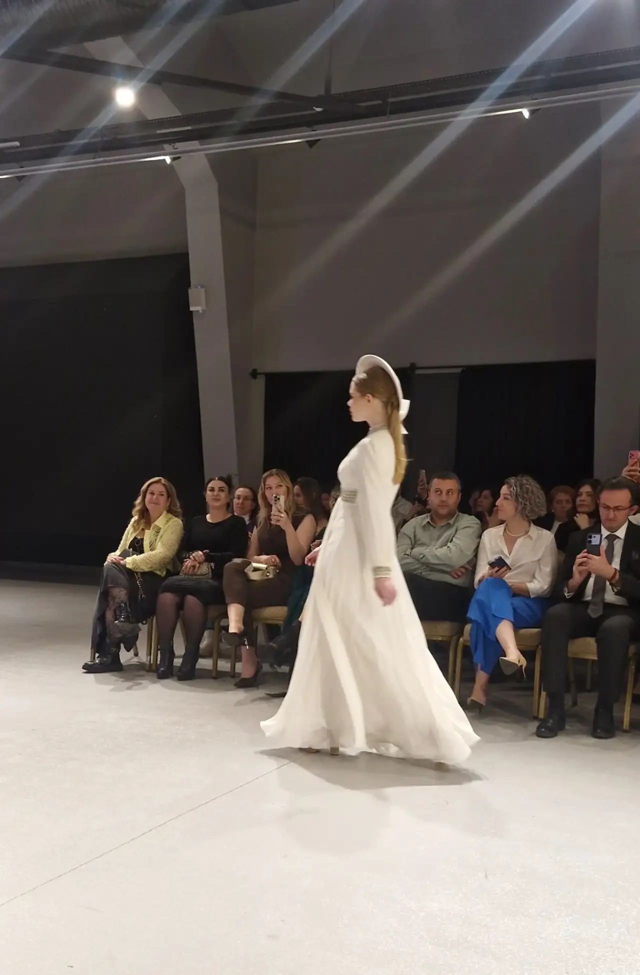 Antalya’da Şapkalı Kadınlar Cumhuriyet Ruhuyla Sahneye Çıktı 2