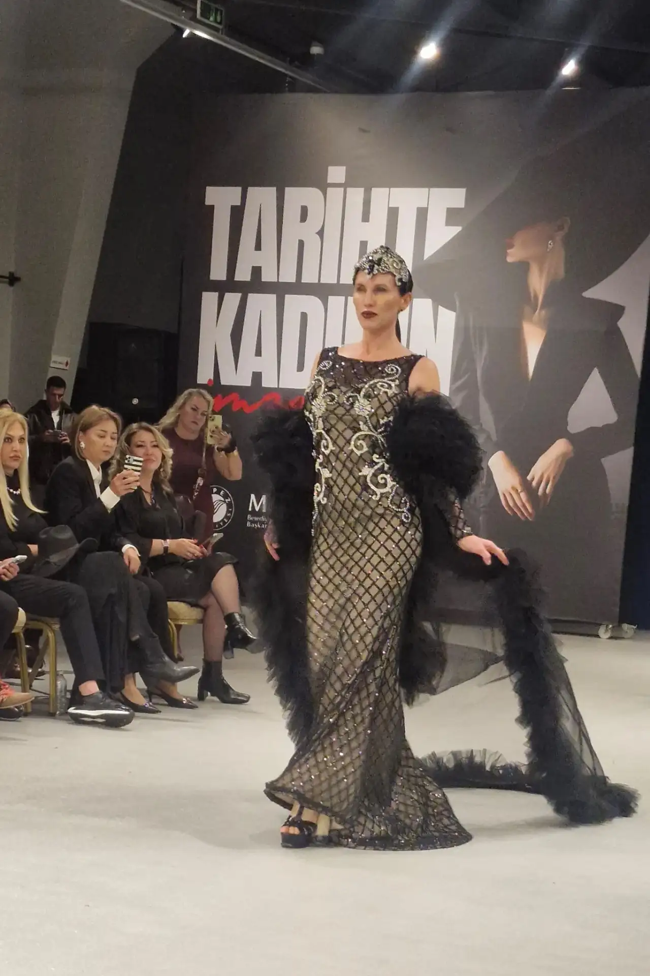 Antalya’da Şapkalı Kadınlar Cumhuriyet Ruhuyla Sahneye Çıktı 4