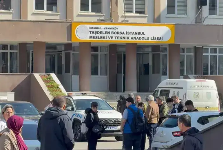 Okul bahçesinde kahreden veda: Fatma Nur öğretmen gözyaşlarıyla uğurlandı 2