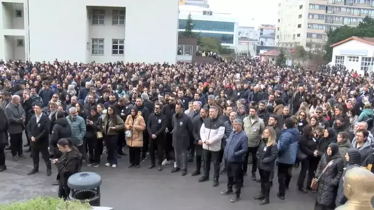 Okul bahçesinde kahreden veda: Fatma Nur öğretmen gözyaşlarıyla uğurlandı 3