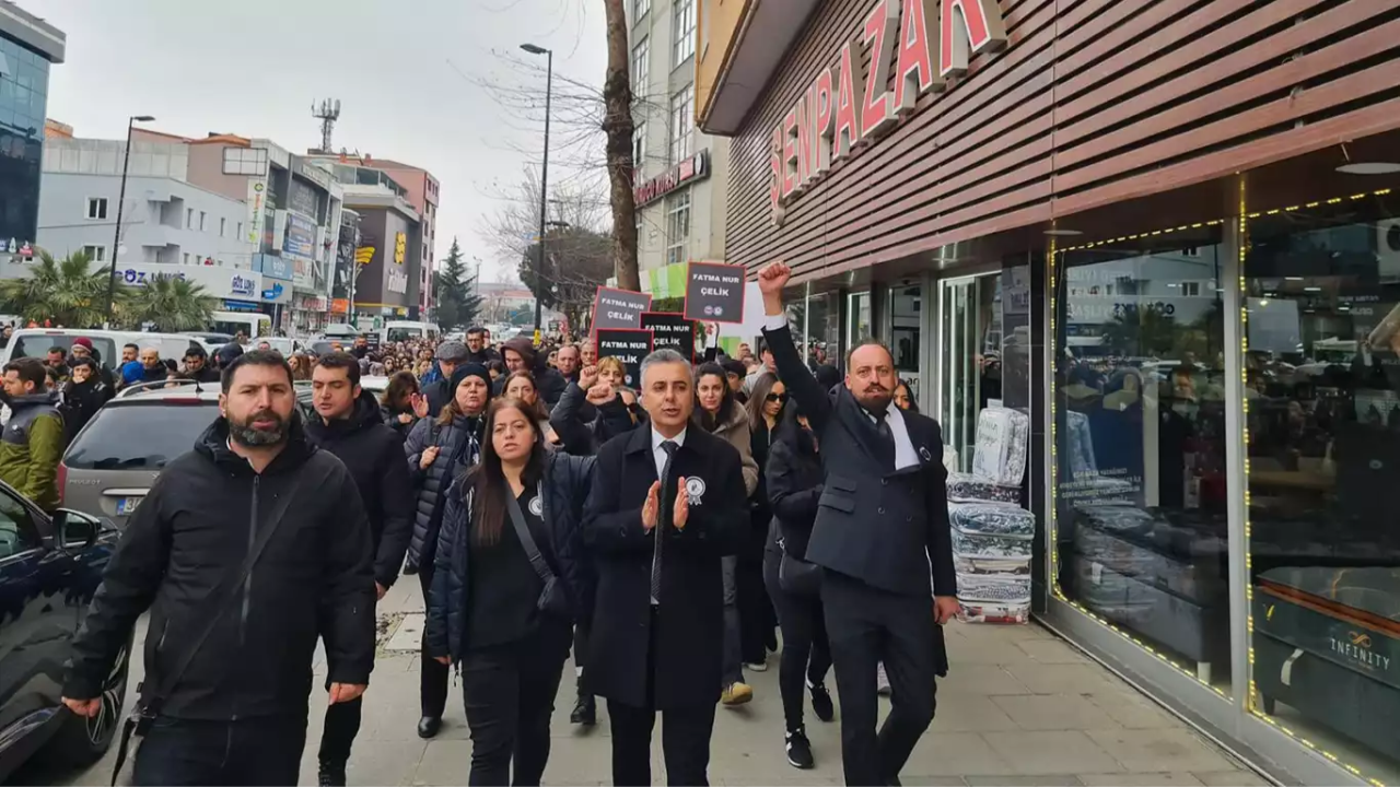 Okul bahçesinde kahreden veda: Fatma Nur öğretmen gözyaşlarıyla uğurlandı 7