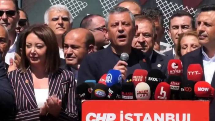 Özgür Özel CHP İstanbul İl Başkanlığı Önünde Nöbet Başlattı!