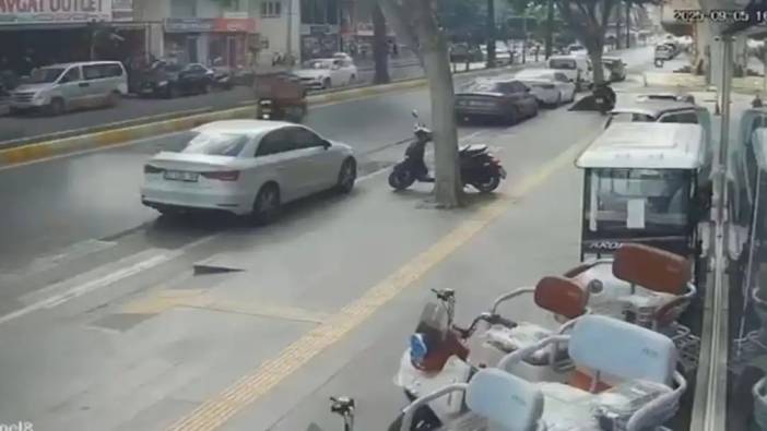 Manavgat'ta Seyir Halinde Sohbet Eden Kuryeler Birbirine Çarptı