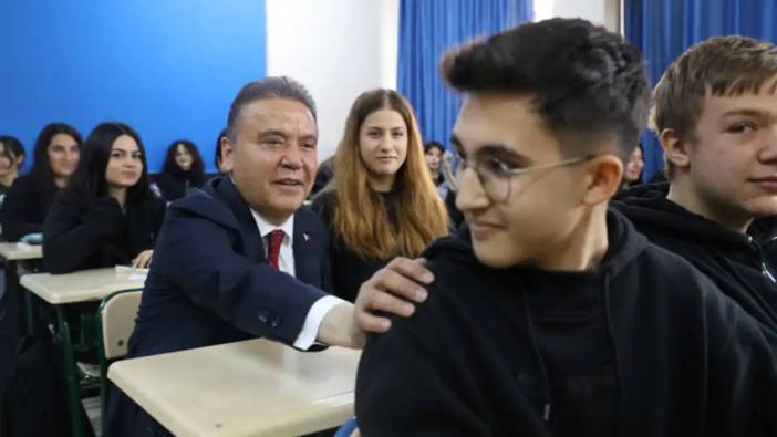 Muhittin Böcek'ten Cezaevinden Antalyalı Öğrencilere Seslendi