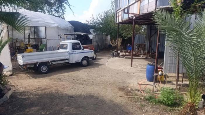 Serik’te Lastik Değiştirirken Feci Kaza! Kamyonet ile Traktör Arasında Sıkıştı