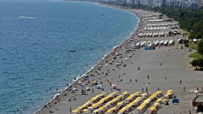 Yaz Tatilinin Bitmesi ile Konyaaltı Sahili Sessizliğe Büründü