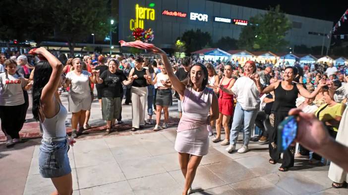 Muratpaşa’da Festival Coşkusu: Yurttaşlar Halaya Doydu