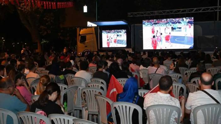 Isparta’da Milli Heyecan Dev Ekran Önünde Coşku Doruğa Ulaştı