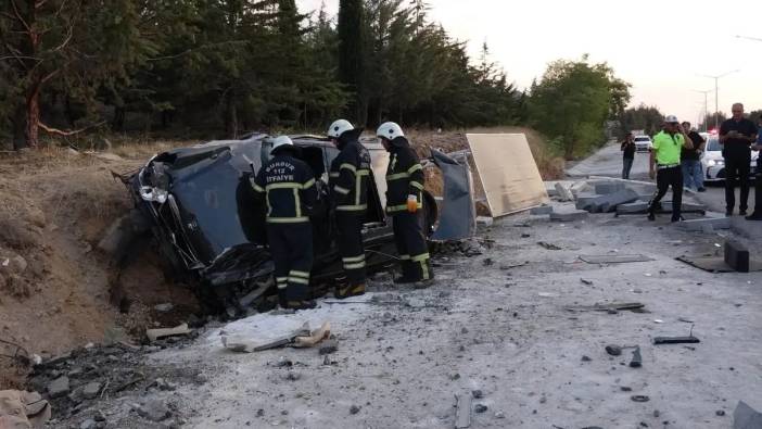 Burdur-Fethiye Yolunda Otomobil Otobüs Durağını Parçaladı