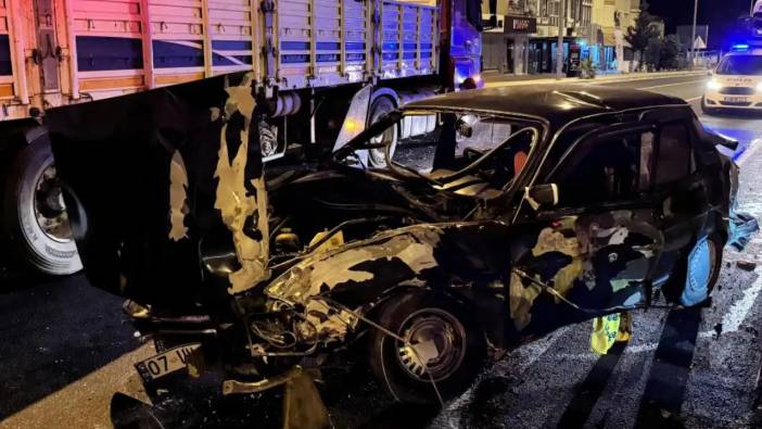 Antalya'da Tır İle Otomobil Çarpıştı! Ortalık Savaş Alanına Döndü