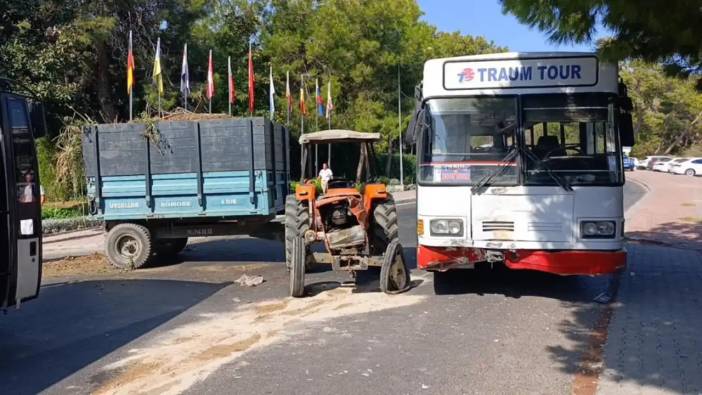 Manavgat’ta Safari Otobüsü ile Traktör Çarpıştı! Yolcu Turist Yaralandı