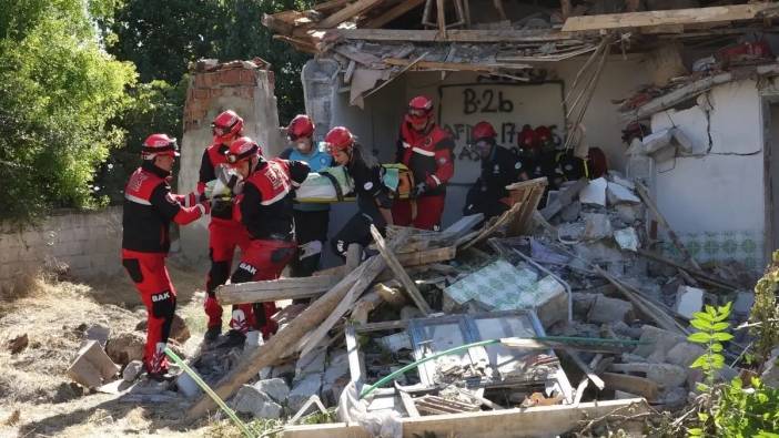 Burdur'da 5.7 Büyüklüğünde Deprem Tatbikatı: 10 Saniye Salladı, 2 Evi Yıktı
