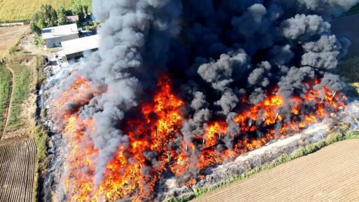 Adana’da Geri Dönüşüm Fabrikası Alev Alev Yandı! Duman Şehri Sardı
