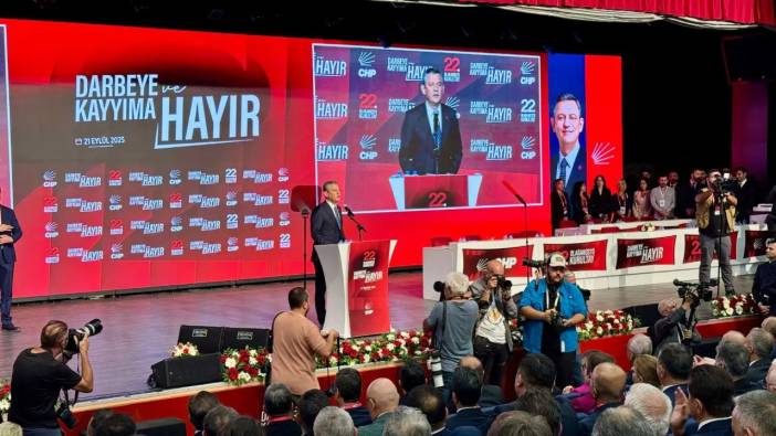 CHP Kurultayı’nda Özgür Özel’den Net Mesaj: “Bu Darbeye Teslim Olmayacağız!”