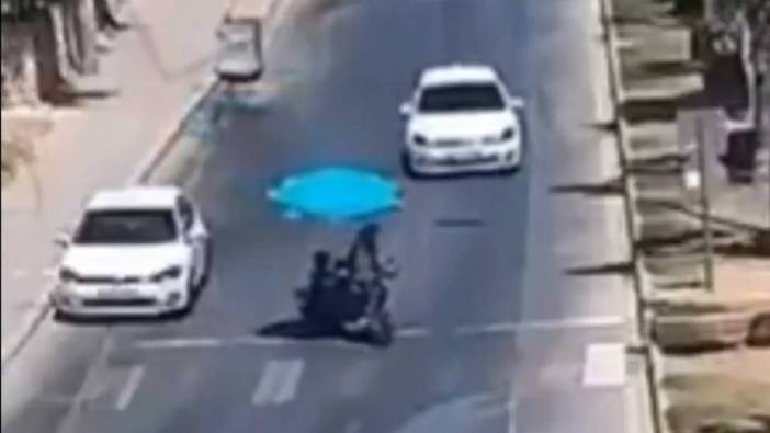 Mersin’de Otomobilin Motosiklete Çarptığı Kazada 2 Yaralı! Kameraya Yansıdı