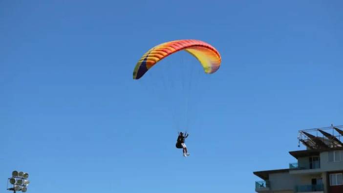 Milli Paraşütçü Dünya Üçüncüsü Oldu! Kupayı Alanyaspor Tesisleri'ne İndirdi