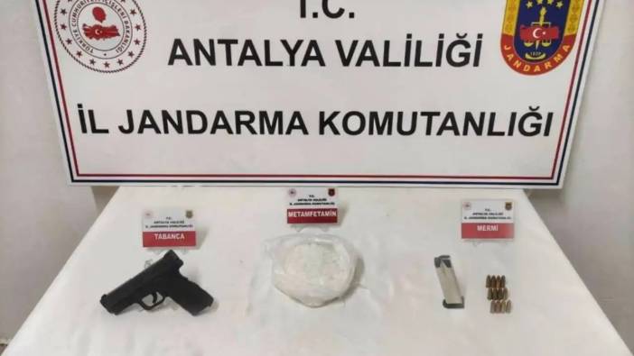 Gazipaşa’da Durdurulan İki Araçtan Uyuşturucu ve Silah Çıktı