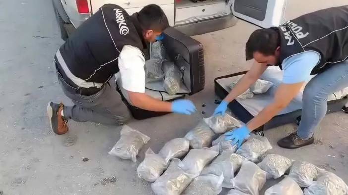 Mersin’de Skunk Sevkiyatı Dronla Çözüldü! Kilolarca Madde Ele Geçirildi
