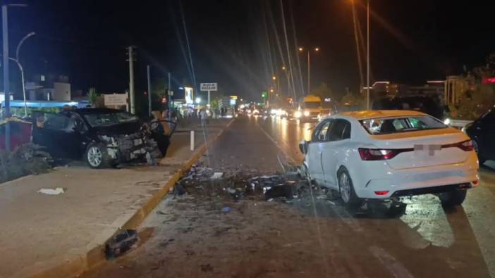 Antalya'da Korkunç Kaza! Ortalık Savaş Alanına Dönerken 2 Kişi Hayatını Kaybetti