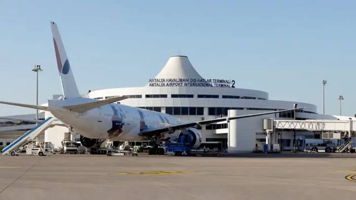 Havayolu Şirketi Antalya Seferlerini Durdurdu! Play Airlines İflas Ettiğini Açıkladı