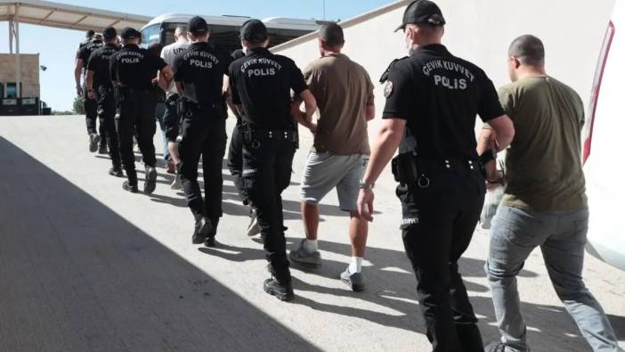 Antalya’da Arananlara Eş Zamanlı Baskın: 186 Şahıs Yakalandı