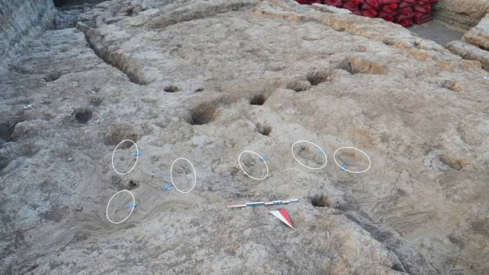 Hatay’da Zamanı Durduran Keşif! 7 Bin 200 Yıllık Ayak İzleri Bulundu