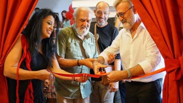 Antalya’ya Yeni Cep Sahne: Açılışı Uzak Şehir’in Ecmel’i Müfit Kayacan Yaptı