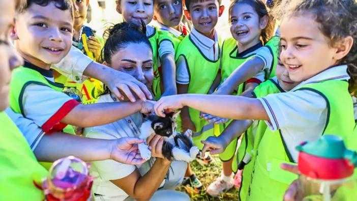 Muratpaşa'daki Öğrencilerden Hayvan Barınağına Destek