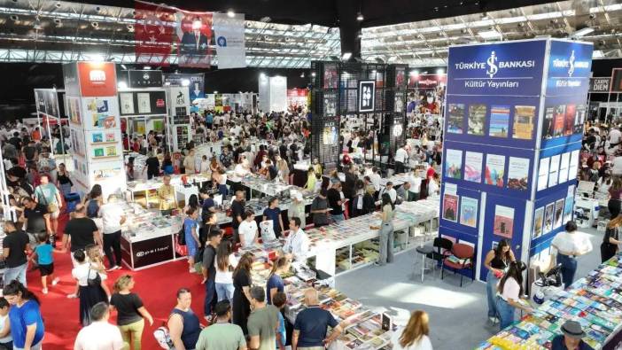 Antalya Kitap Fuarı Ziyaretçi Patlaması Yaşadı! Yazarlar Okurlarla Kucaklaştı