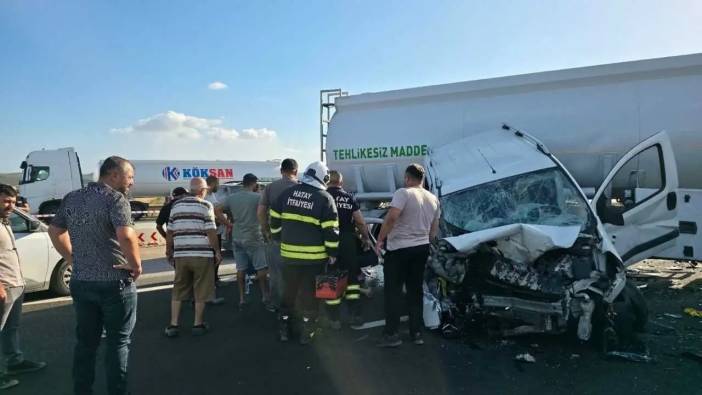 Hatay’da Tankerle Çarpışan Araç Parçalandı! 3 Yaralı