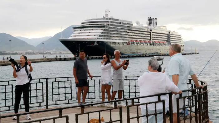 Limasol’dan Gelen Dev Kruvaziyer Alanya’ya Demir Attı