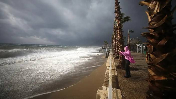 Meteoroloji'den Antalya İçin Fırtına Alarmı! Vatandaşlar Uyarıldı