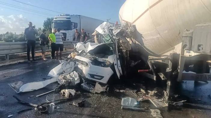 Mersin’de TIR Otomobili Ezdi! Yol 3 Saat Trafiğe Kapandı
