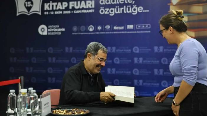 Antalya Kitap Fuarı’nda Ahmet Ümit Rüzgarı! Muhittin Böcek’i Unutmadı