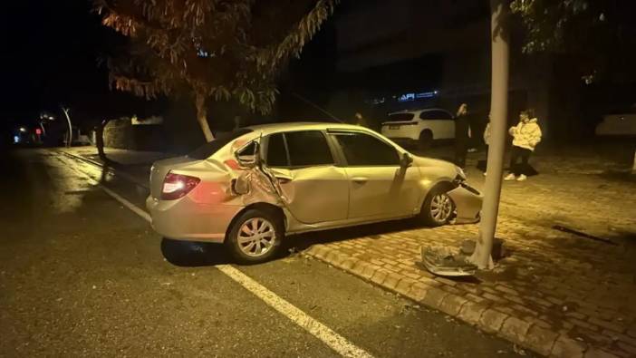 Gazipaşa’da Aşırı Hız Kazaya Neden Oldu! Sürücü Olay Yerinden Kaçtı