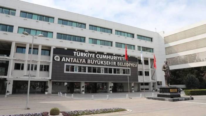 Antalya Büyükşehir’de yaprak dökümü! Bir istifa daha geldi