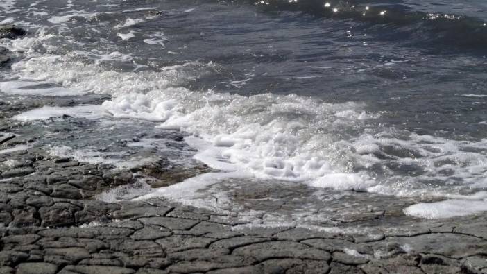 Burdur Gölü Köpük Köpük Oldu! İşte Nedeni