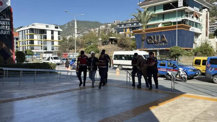 Alanya'da Sahte Pasaportla Arsa Satan 6 Şüpheliden 5'i Tutuklandı