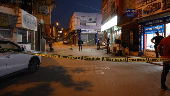 Adana’da Film Gibi Olay! Dükkâna Girip Vurdu, Silahını ve Kaskını Düşürüp Kaçtı