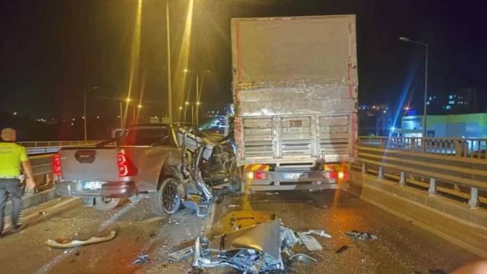 Manavgat’ta Pikabın Kamyona Girdiği Kaza Trafiği Felç Etti!