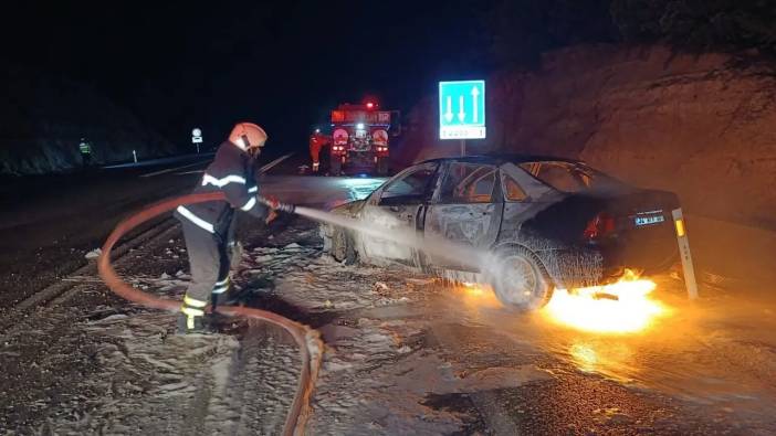 Burdur Çamlık Yolunda Otomobil Yandı, Müdahale Yetersiz Kaldı