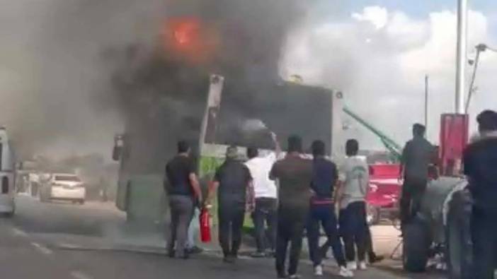 Adana’da Seyir Halindeki Otobüs Alev Topuna Döndü!